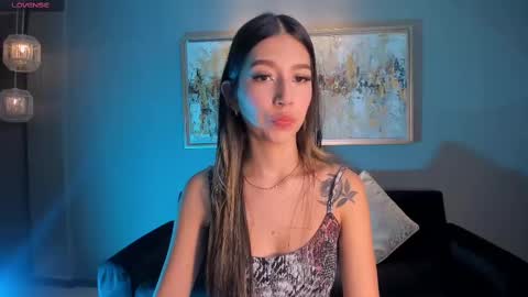 Snapshot of taralawrence chatting on 10.07.25 Tara Lawrence online show from 10.07.25