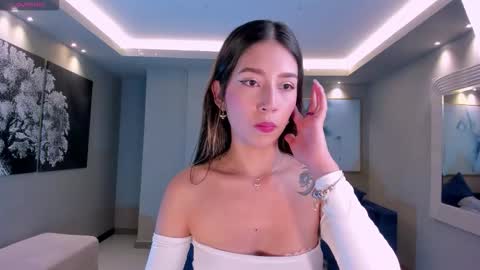 Snapshot of taralawrence chatting on 01.17.26 Tara Lawrence online show from 01.17.26