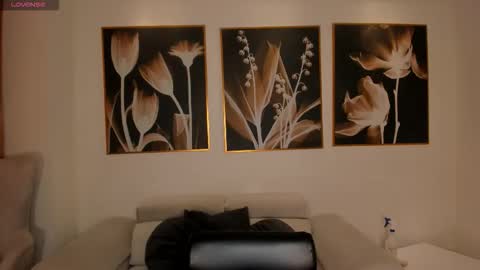 Snapshot of taralawrence chatting on 02.05.26 Tara Lawrence online show from 02.05.26