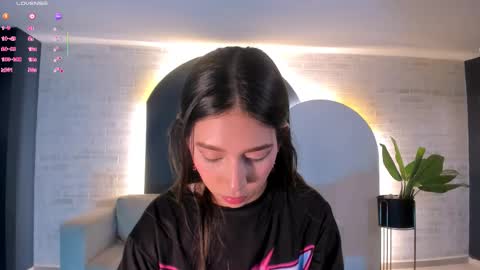 Snapshot of taralawrence chatting on 02.07.26 Tara Lawrence online show from 02.07.26