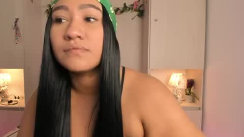Snapshot of tarawiilson_ chatting on 06.11.26 T A R A online show from 06.11.26