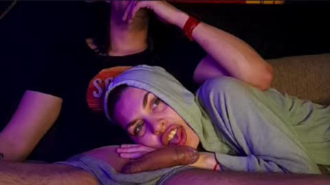 T  J   online show from 11.08.25