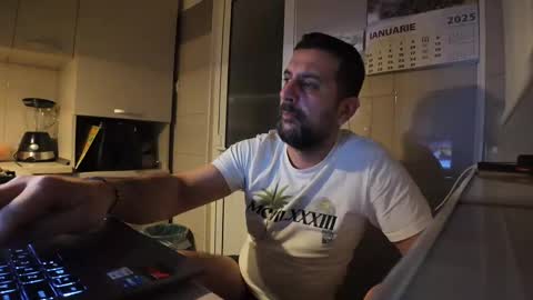 Snapshot of tarkan198 chatting on 01.08.25 tarkan198 online show from 01.08.25