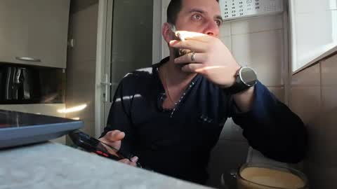 Snapshot of tarkan198 chatting on 01.12.25 tarkan198 online show from 01.12.25