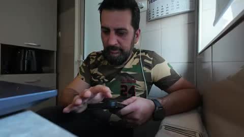 Snapshot of tarkan198 chatting on 02.11.25 tarkan198 online show from 02.11.25