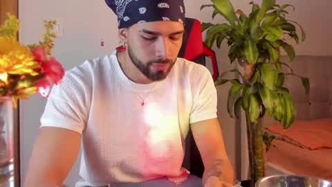 Snapshot of tarzanylobo chatting on 01.03.25 Tarzan online show from 01.03.25