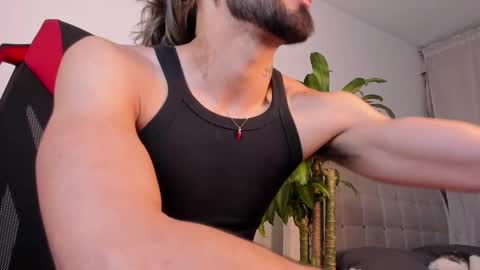 Snapshot of tarzanylobo chatting on 01.08.25 Tarzan online show from 01.08.25