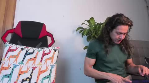 Snapshot of tarzanylobo chatting on 01.11.25 Tarzan online show from 01.11.25