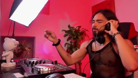 Snapshot of tarzanylobo chatting on 02.02.25 Tarzan online show from 02.02.25