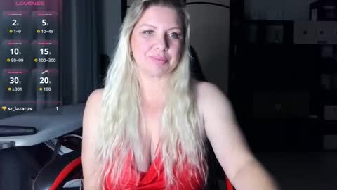 Snapshot of tasha__moon chatting on 10.18.25 Tasha Moon online show from 10.18.25