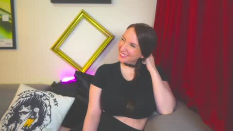 Vivian  Clark online show from 11.23.25