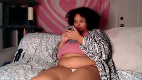 Snapshot of tasteekitty chatting on 10.07.25 Tastee Kitty online show from 10.07.25