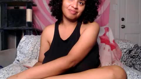 Snapshot of tasteekitty chatting on 11.04.25 Tastee Kitty online show from 11.04.25