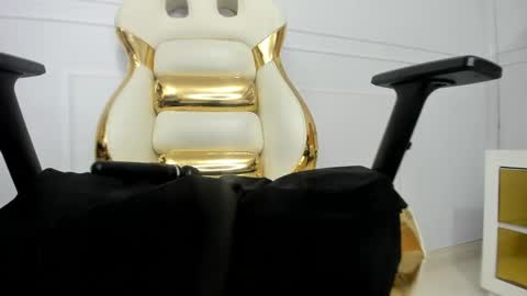 Snapshot of tasty_desires chatting on 01.07.25 TATIS online show from 01.07.25