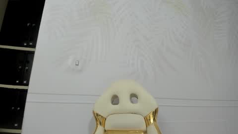 Snapshot of tasty_desires chatting on 01.12.25 TATIS online show from 01.12.25