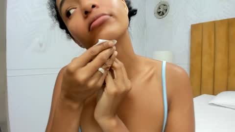 Snapshot of tasty_desires chatting on 01.12.25 TATIS online show from 01.12.25