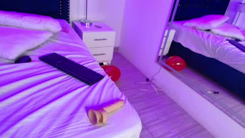 Snapshot of tata_and_michi chatting on 02.15.25 tata_and_michi online show from 02.15.25