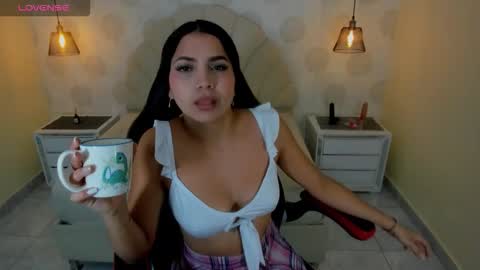 Snapshot of tatigold2 chatting on 02.06.26 T A T I online show from 02.06.26