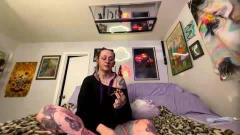 Tatkitty online show from 02.05.25