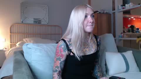 Snapshot of tattoobbgirl chatting on 02.07.25 tattoobbgirl online show from 02.07.25