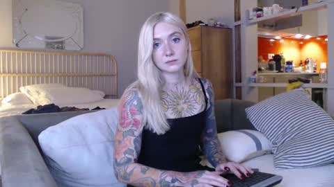 Snapshot of tattoobbgirl chatting on 02.07.25 tattoobbgirl online show from 02.07.25