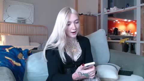 Snapshot of tattoobbgirl chatting on 02.08.25 tattoobbgirl online show from 02.08.25