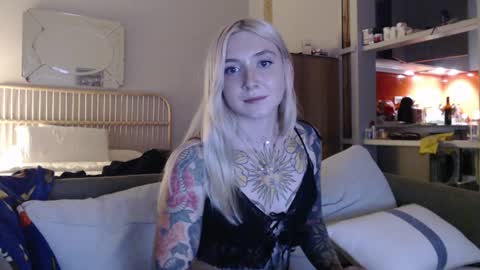 Snapshot of tattoobbgirl chatting on 02.08.25 tattoobbgirl online show from 02.08.25