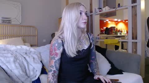 Snapshot of tattoobbgirl chatting on 02.10.25 tattoobbgirl online show from 02.10.25