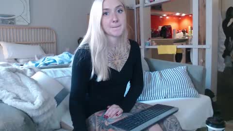 Snapshot of tattoobbgirl chatting on 02.12.25 tattoobbgirl online show from 02.12.25