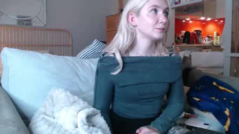 Snapshot of tattoobbgirl chatting on 02.19.25 tattoobbgirl online show from 02.19.25