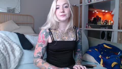 Snapshot of tattoobbgirl chatting on 02.20.25 tattoobbgirl online show from 02.20.25