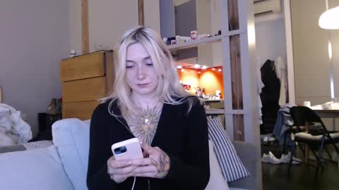 Snapshot of tattoobbgirl chatting on 03.04.25 tattoobbgirl online show from 03.04.25