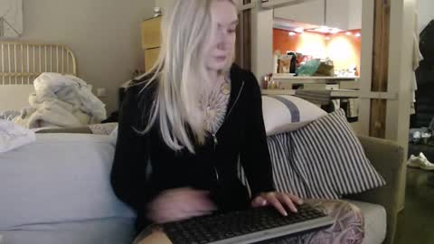 Snapshot of tattoobbgirl chatting on 03.04.25 tattoobbgirl online show from 03.04.25