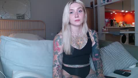 Snapshot of tattoobbgirl chatting on 03.07.25 tattoobbgirl online show from 03.07.25