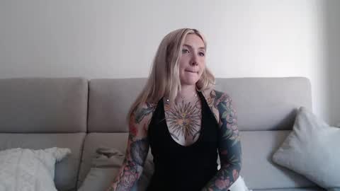 Snapshot of tattoobbgirl chatting on 09.16.25 tattoobbgirl online show from 09.16.25