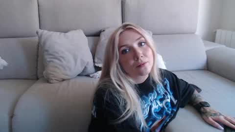 Snapshot of tattoobbgirl chatting on 09.17.25 tattoobbgirl online show from 09.17.25