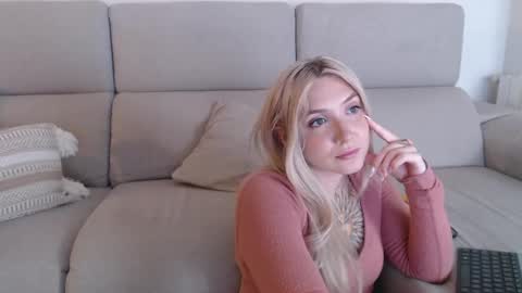 Snapshot of tattoobbgirl chatting on 09.18.25 tattoobbgirl online show from 09.18.25
