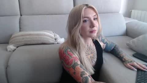 Snapshot of tattoobbgirl chatting on 09.19.25 tattoobbgirl online show from 09.19.25