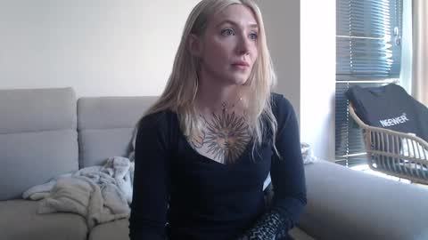 Snapshot of tattoobbgirl chatting on 10.07.25 tattoobbgirl online show from 10.07.25