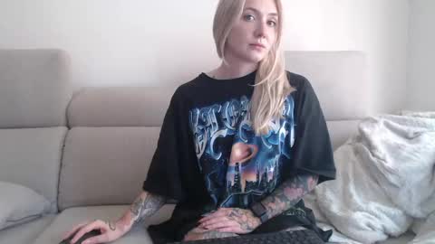 Snapshot of tattoobbgirl chatting on 10.10.25 tattoobbgirl online show from 10.10.25