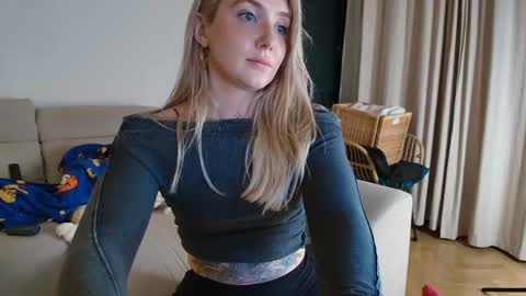 Snapshot of tattoobbgirl chatting on 04.18.26 tattoobbgirl online show from 04.18.26