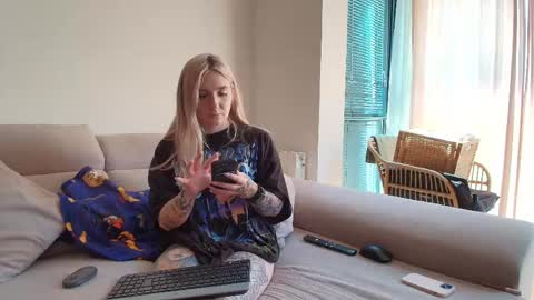 Snapshot of tattoobbgirl chatting on 04.22.26 tattoobbgirl online show from 04.22.26