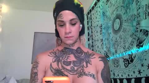 Snapshot of tattooed_natalia chatting on 01.10.25 Natalia 3 online show from 01.10.25