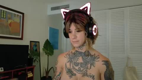 Snapshot of tattooed_natalia chatting on 01.14.25 Natalia 3 online show from 01.14.25