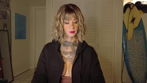 Snapshot of tattooed_natalia chatting on 09.22.25 Natalia 3 online show from 09.22.25