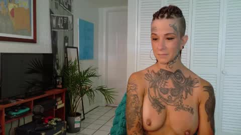 Snapshot of tattooed_natalia chatting on 04.18.26 Natalia 3 online show from 04.18.26