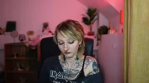 Snapshot of tattooedblondee18 chatting on 06.23.26 TattooedBlonde18 online show from 06.23.26