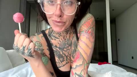 tattooedlucy_ online show from 01.14.26