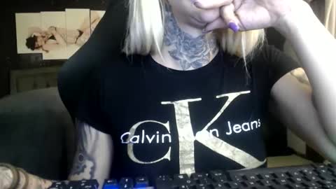 Snapshot of tatuada_safada chatting on 05.27.26 tatuada_safada online show from 05.27.26