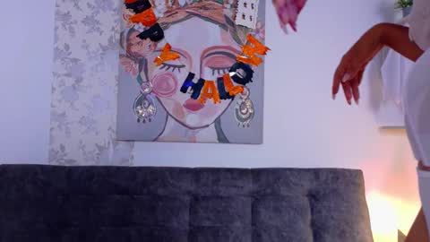 Snapshot of taty_miller chatting on 10.21.25 Taty Miller online show from 10.21.25